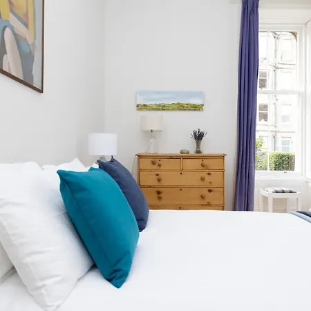 Joivy 3-bed Meadows Flat Near Castle 公寓