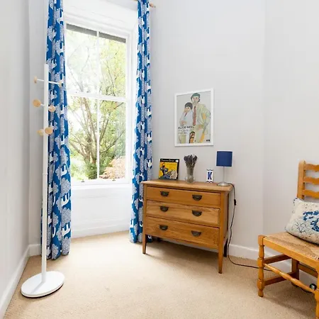 Joivy 3-bed Meadows Flat Near Castle Apartment *
