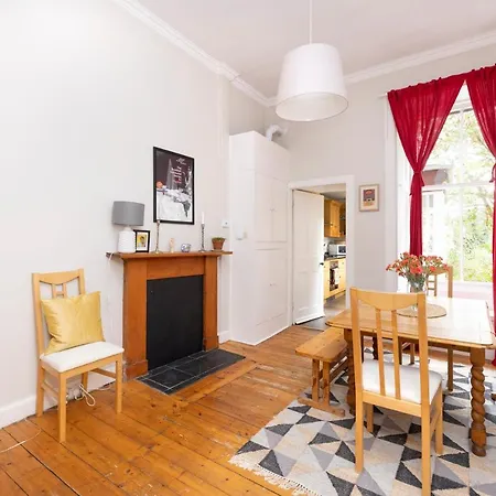 Joivy 3-bed Meadows Flat Near Castle شقة إدنبرة