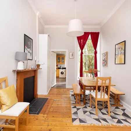 Joivy 3-bed Meadows Flat Near Castle