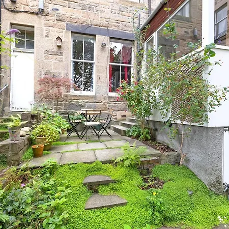 Joivy 3-bed Meadows Flat Near Castle 公寓
