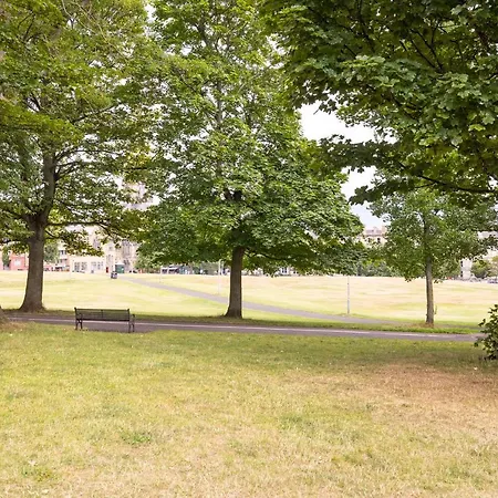 Joivy 3-bed Meadows Flat Near Castle 爱丁堡
