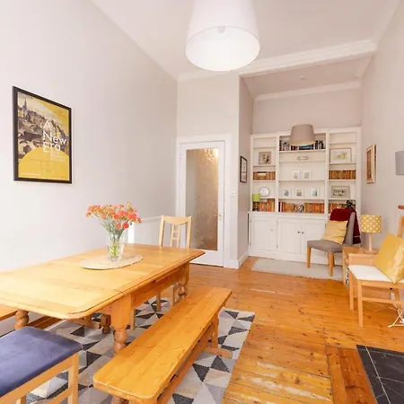 Joivy 3-bed Meadows Flat Near Castle شقة إدنبرة