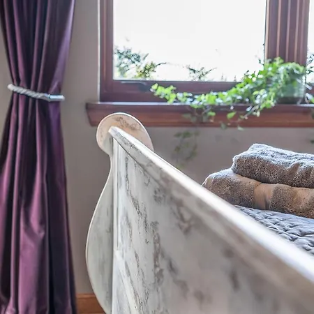 Holiday home The Keep At Craigiehall *