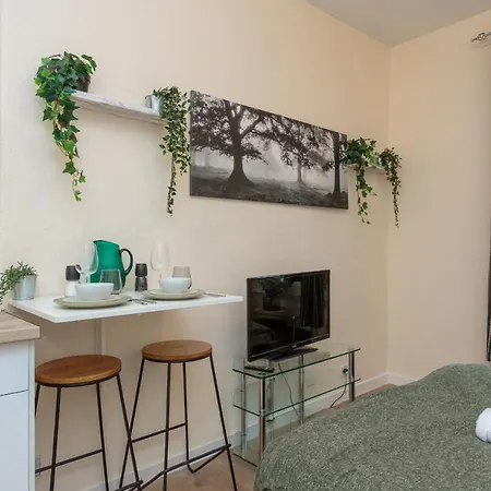 Cozy 1b Groundfloor - 8 Minute From Centre Apartment