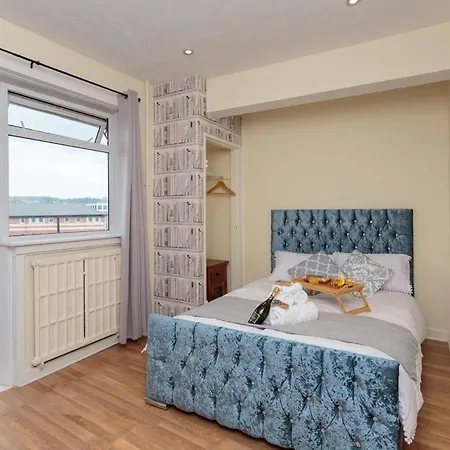 Gorgeous 3-bed Flat, 15 Minutes To Centre *