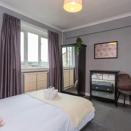 Spacious 3db -15 Minutes From Centre Apartment