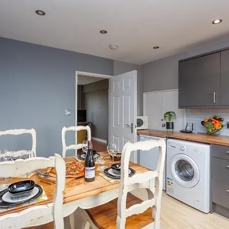 Gorgeous 3-bed Flat, 15 Minutes To Centre Appartement *