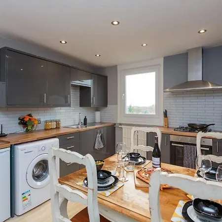 Gorgeous 3-bed Flat, 15 Minutes To Centre *
