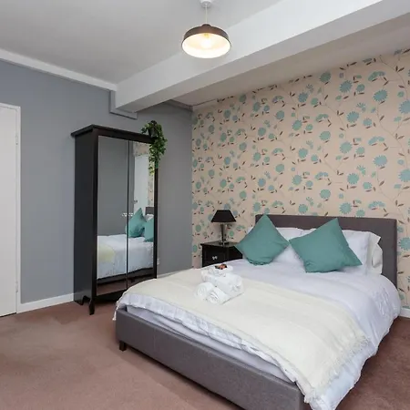 Spacious 3db -15 Minutes From Centre Apartment *