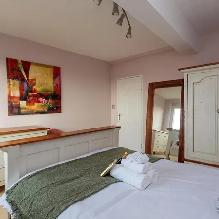 Appartement Gorgeous 3-bed Flat, 15 Minutes To Centre