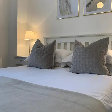 Lux 2 Bedroom Ground Floor Apartman