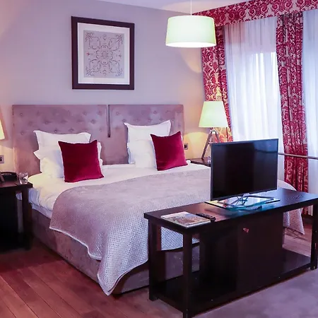 Tigerlily Hotel