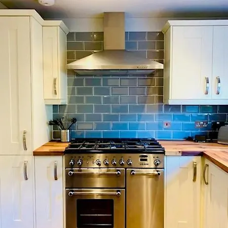 Cosy Roseburn Apartment, - 2 Bedrooms, Free Parking * Edynburg