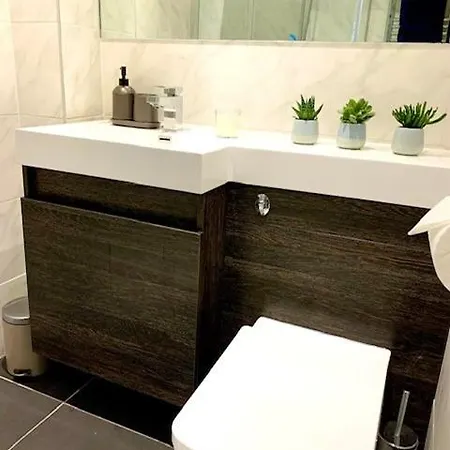 Cosy Roseburn Apartment, - 2 Bedrooms, Free Parking Edinburgh