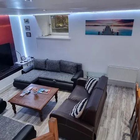 Central Deluxe - Excellent Location - Five Star Amenities - Free Parking Pensión