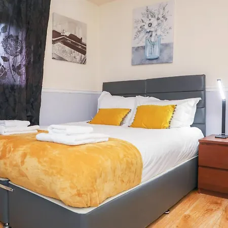 Beautiful 4 Bedroom - Ideal Location - Free Parking Ferienhaus Edinburgh