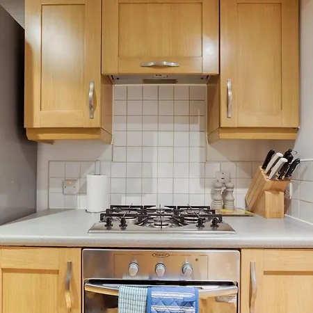 *amazing Location!*in Heart Of The City. 2br & Cot