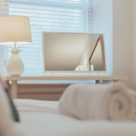 Luxury Modern 3 Bedroom In Centre *