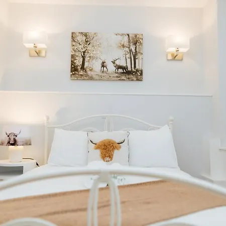 Luxury Modern 3 Bedroom In Centre *