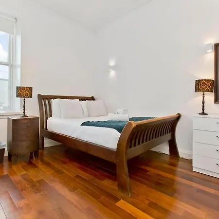 Exquisite & Lively With Fireplace & Panoramic Views 公寓 *