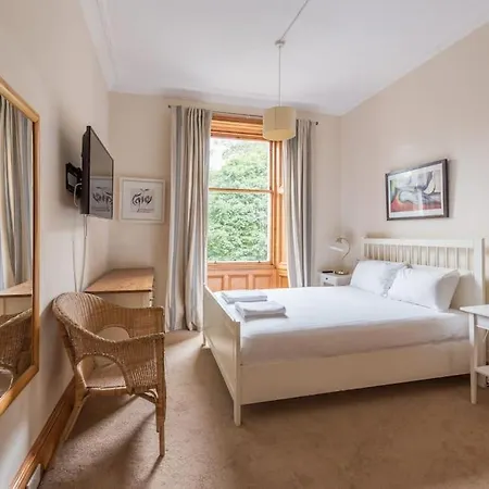 Beautiful 2 Bed 2 Bath Flat Overlooking Meadows Park Apartment Edinburgh