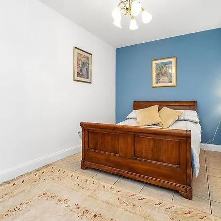 Perfect Location Apartment