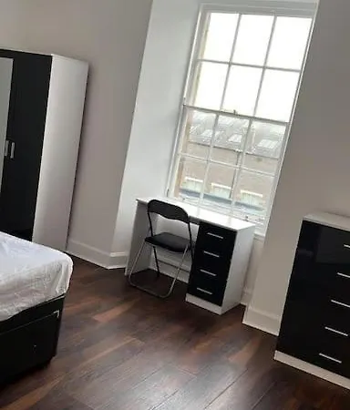 Central, Festival Theater Apartment *