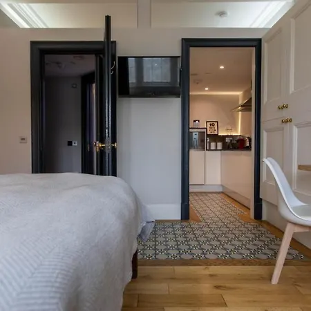 Linton Collection - 28 North Bridge