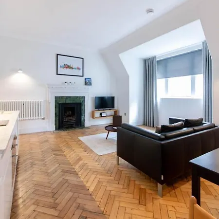 Linton Collection - 28 North Bridge דירה אדינבורו