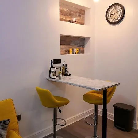 Modern Flat Near Centre. Apartament Edynburg