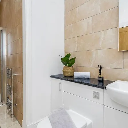 Luxury 3 Bed 2 Bath Main Door Apartm At Wardie Bay Apartment Edinburgh