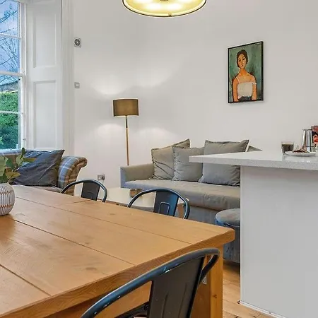 Luxury 3 Bed 2 Bath Main Door Apartm At Wardie Bay