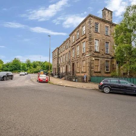 Luxury 3 Bed 2 Bath Main Door Apartm At Wardie Bay *