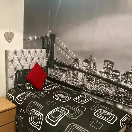 Stunning 3-bed In Apartment Edinburgh