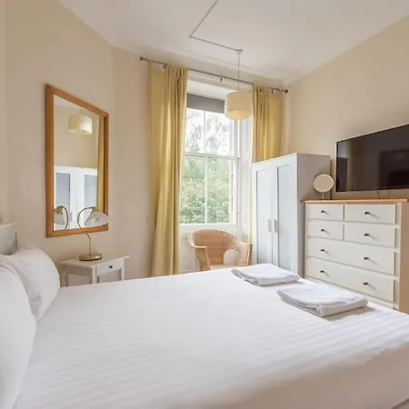 Apartman Beautiful 2 Bed 2 Bath Flat Overlooking Meadows Park *