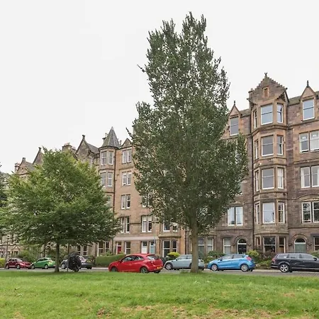 Beautiful 2 Bed 2 Bath Flat Overlooking Meadows Park Edinburgh