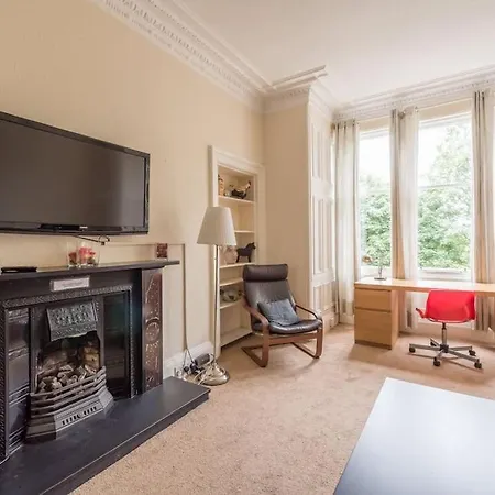 Apartment Beautiful 2 Bed 2 Bath Flat Overlooking Meadows Park Edinburgh