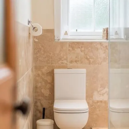 Beautiful 2 Bed 2 Bath Flat Overlooking Meadows Park * Edinburgh