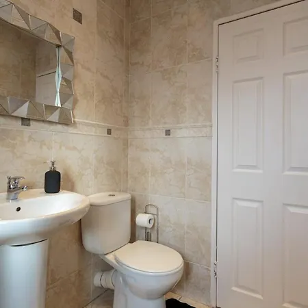 Gorgeous 3-bed Flat, 15 Minutes To Centre *