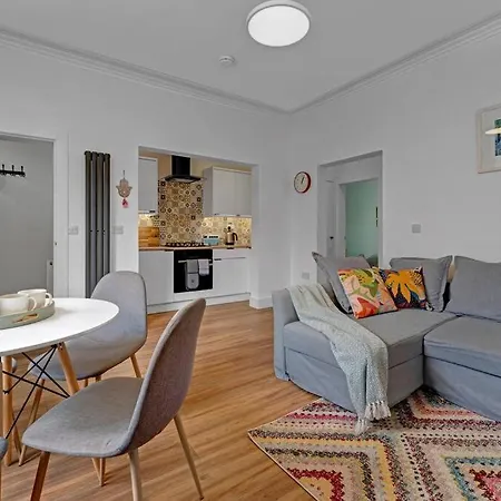 Cheerful - Westend