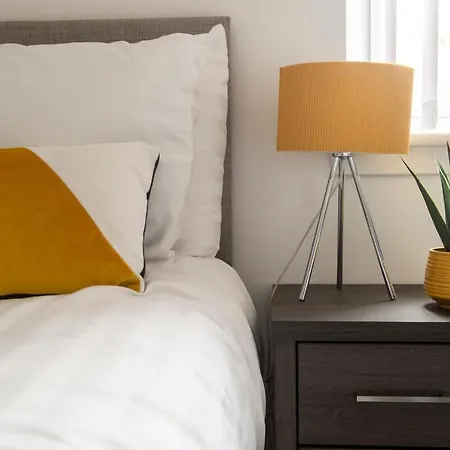 2-bedroom With Private Garden & Parking 度假居