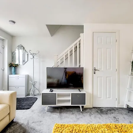 2-bedroom With Private Garden & Parking