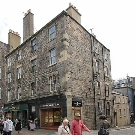 Apartment Charm & Character On Historic Rose Street Edinburgh