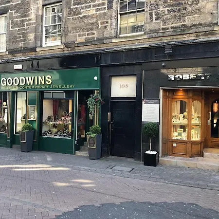 Apartment Charm & Character On Historic Rose Street Edinburgh