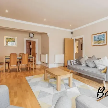 New Town Main Door 3br-3ba - Free Parking & Patio By Bonjour Residences *