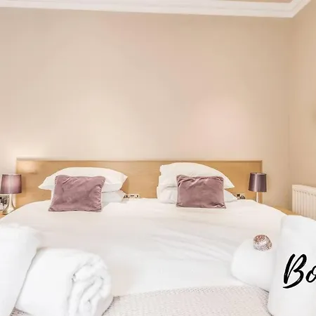 아파트 New Town Main Door 3br-3ba - Free Parking & Patio By Bonjour Residences *