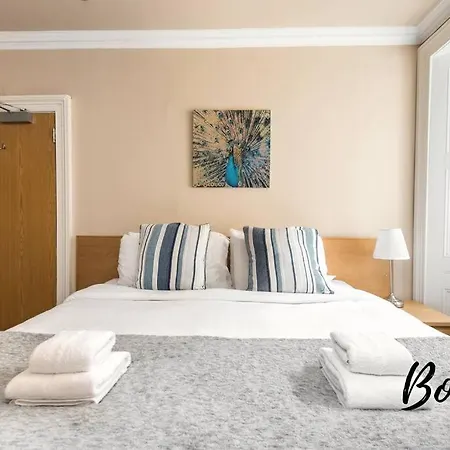 아파트 New Town Main Door 3br-3ba - Free Parking & Patio By Bonjour Residences *