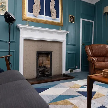 Joivy Eclectic Near Castle Apartment