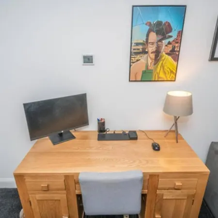 Lovely 2 Bedroom *